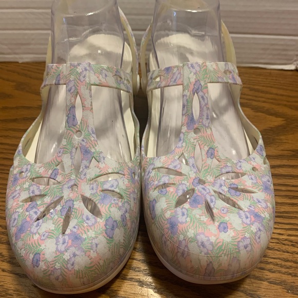 CROCS pastel floral, purple, pink and white flowered women size 10 Footwear - Picture 3 of 12